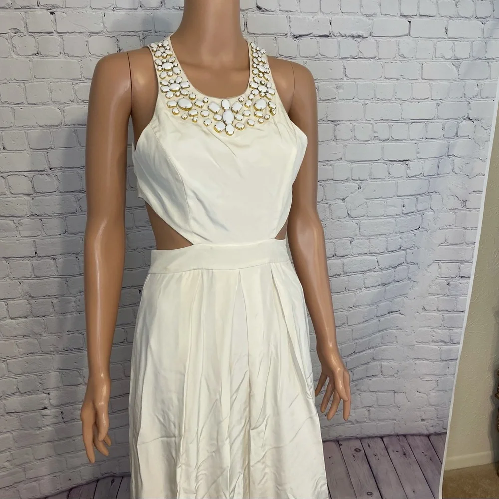 BCBG White Ball Gown w/ statement jewelry & open side slits size 2